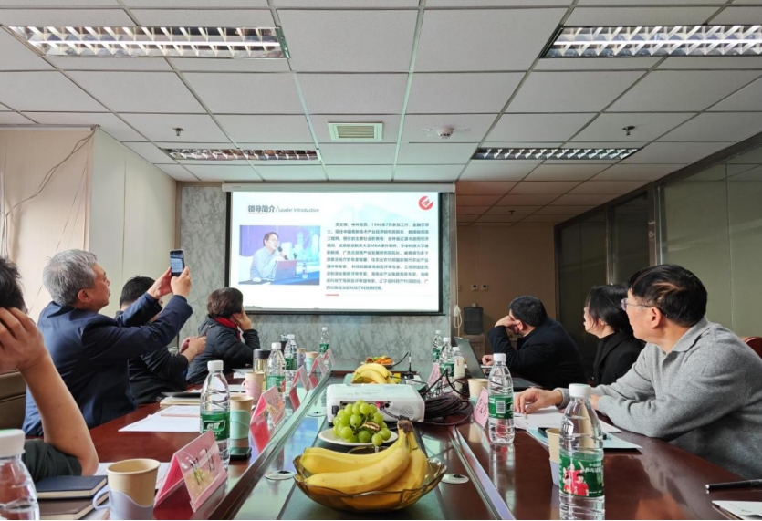 內(nèi)丘縣攜手我院，共話縣域經(jīng)濟(jì)——內(nèi)丘縣產(chǎn)業(yè)發(fā)展交流座談會在我院召開